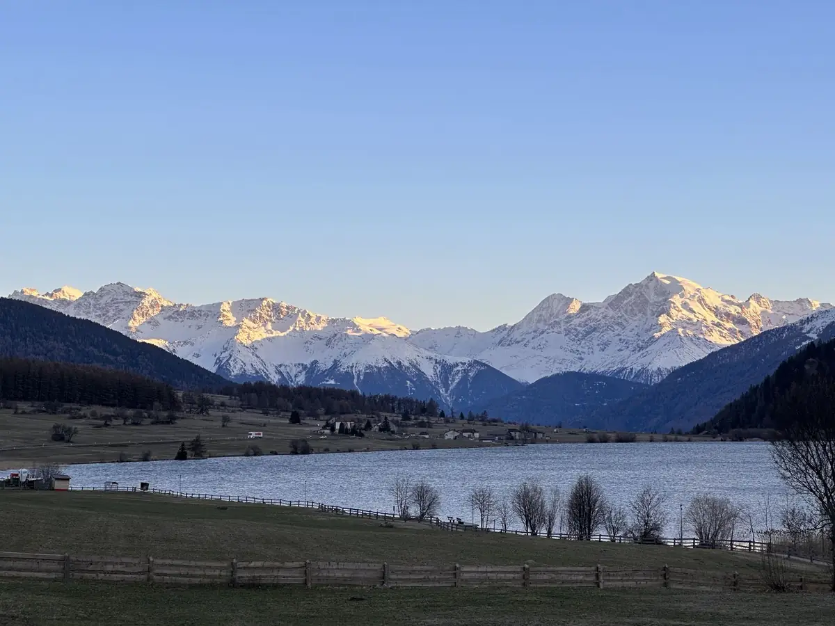 Il Lago della Muta con l'Ortles nella luce della sera