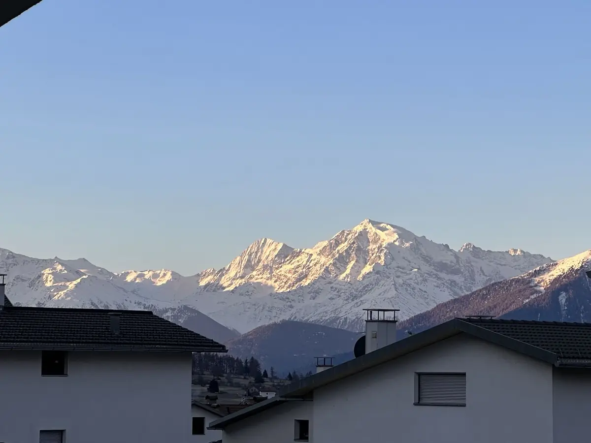 L'Ortles nella luce della sera, visto dall'appartamento